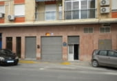 Local comercial en venta con 100m² en Novelda foto