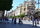 120m² commercial premises for rent in Seville, in the area of Holy Cross, Avenida AVENIDA DE LA CONSTITUCION photo