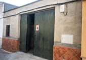 Nave Industrial en venta con 220m² en Lora del Río foto