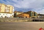85m² commercial premises for sale in Laredo photo