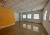 174m² locaux commerciaux pour location à Cornellà de Llobregat photo