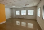 174m² locaux commerciaux pour location à Cornellà de Llobregat photo