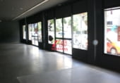 Local comercial en alquiler con 200m² en Granada, en la zona de Villarejo foto