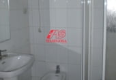 Local comercial en alquiler con 200m² en Granada, en la zona de Villarejo foto
