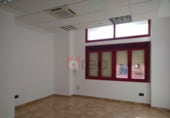 Local comercial en alquiler con 150m² en Cuenca foto