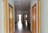 180m² offices for rent in La Roda photo