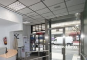 Local comercial en venta con 140m² en Vitoria, en la zona de Lovaina foto