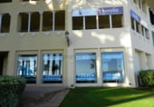 Local comercial en venta con 80m² en San Roque, en la zona de Puerto Sotogrande foto