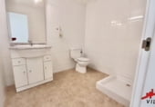 85m² commercial premises for sale in Laredo photo