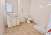 85m² commercial premises for sale in Laredo photo