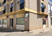 Local comercial en venta con 140m² en Villafranca de los Barros foto