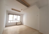 905m² office for sale in Loja photo
