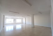 905m² office for sale in Loja photo