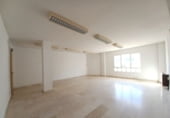 905m² office for sale in Loja photo