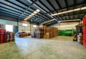 675m² warehouse industrial for sale in Loja photo