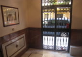 220m² commercial premises for sale, rent in Seville, in the area of El Arenal, Calle Adriano photo