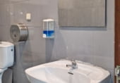Local comercial en venta con 91m² en Oviedo, en la zona de Pumarín foto