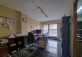 93m² commercial premises for sale in Barcelona, in the area of Guineueta photo