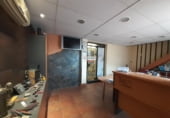 94m² commercial premises industrial for sale in Barcelona, in the area of Porta photo