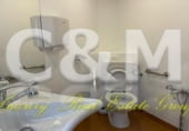Local comercial
en traspàs
amb 600m² a Sant Antoni de Portmany foto
