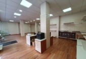Local comercial en alquiler con 190m² en Grado foto