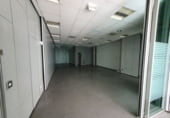 Local comercial en alquiler con 114m² en Avilés foto