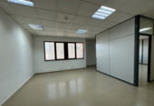 106m² office for rent in Cornellà de Llobregat photo