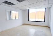 135m² office for rent in Cornellà de Llobregat photo