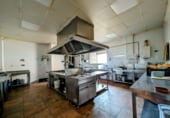 1115m² restaurant for rent in Loja photo