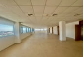 600m² office for rent in Seville, Calle via nova, 1 photo