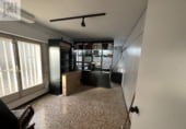 Local comercial en alquiler con 640m² en Badalona, en la zona de Puigfred foto