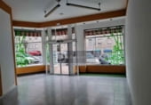 Local comercial en alquiler con 70m² en Orense foto