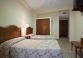 1600m² hotel for sale in Córdoba, Avenida del Gran Capitán photo