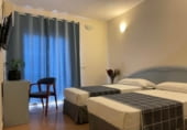2000m² bâtiment pour vente à Grenade, Calle Cuatro Vientos photo