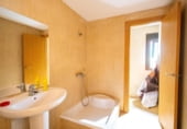 Peluqueria en venta con 771m² en Fuentelahiguera de Albatages, CM-1002 foto