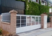 990m² warehouse industrial for sale in Huétor Tájar, Calle San Sebastián photo