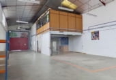 432m² warehouse industrial for sale in Torrejón de la Calzada, Avenida 16 photo