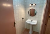 80m² hair salon for sale in Bilbao, in the area of Uribarri, Calle Calixto Leguina photo