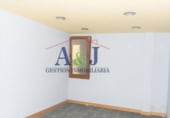 90m² commercial premises for sale in Santander, Calle Floranes photo
