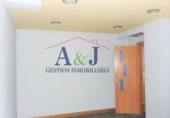90m² commercial premises for sale in Santander, Calle Floranes photo