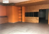 Local comercial en venta con 215m² en León, en la zona de Trobajo del Cerecedo, Calle Lagares foto