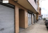 Local comercial en venta con 215m² en León, en la zona de Trobajo del Cerecedo, Calle Lagares foto