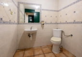 60m² commercial premises for sale in Granada, in the area of Royal Hospital Neighborhood, Avenida de Madrid photo