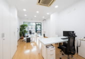 Local comercial en venta con 60m² en Granada, en la zona de Barrio del Hospital Real, Avenida de la Constitución foto