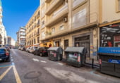260m² commercial premises for sale in Granada, Calle Melchor Almagro photo