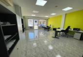 84m² commercial premises for sale in Malgrat de Mar, Carrer de l'Escultor Clarà photo