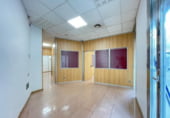 Local comercial en venta con 54m² en Santa Coloma de Gramenet, Carrer de Milà i Fontanals foto