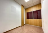 Local comercial en venta con 54m² en Santa Coloma de Gramenet, Carrer de Milà i Fontanals foto