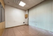 Local comercial en venta con 54m² en Santa Coloma de Gramenet, Carrer de Milà i Fontanals foto
