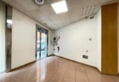 Local comercial en venta con 54m² en Santa Coloma de Gramenet, Carrer de Milà i Fontanals foto
